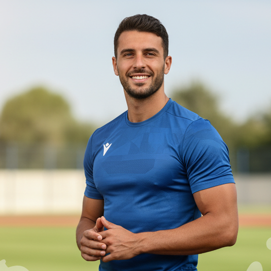 davide calciatore professionista, recensisce: Allenandomi tutti i giorni seguo un’alimentazione molto precisa. Antonio ha costruito un menù che rispettava perfettamente i miei macro, senza rinunciare al gusto. Ho trovato finalmente qualcuno che capisce davvero come unire performance e piacere 